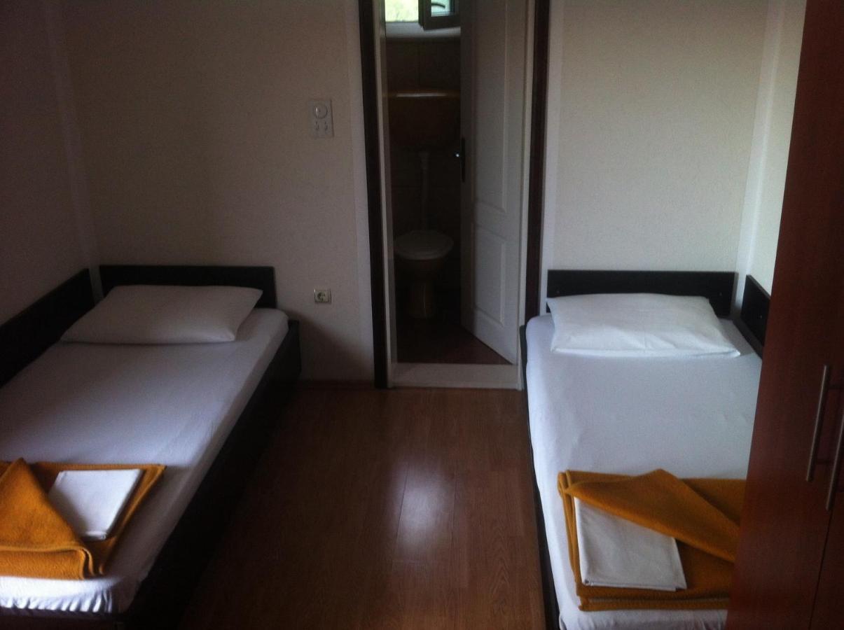 Apartments Avdic Сутоморе Стая снимка