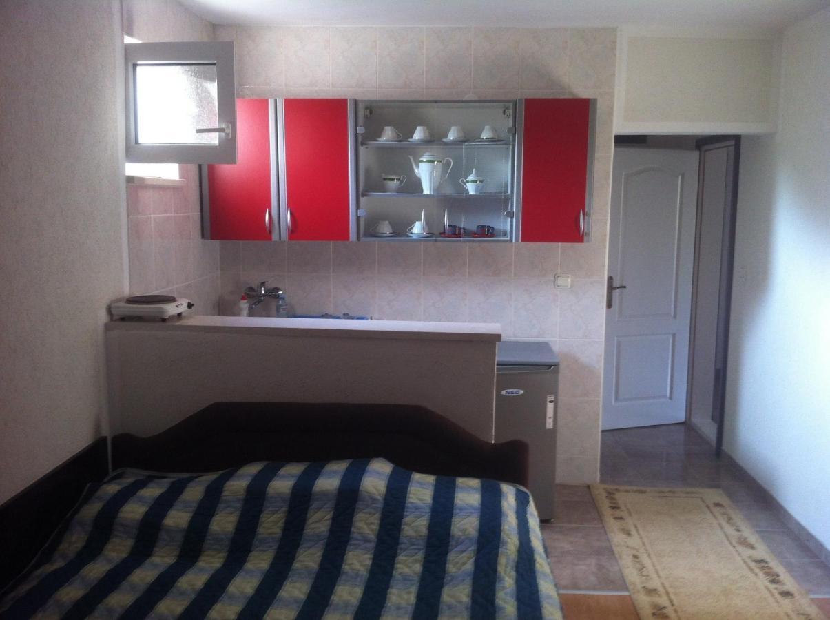 Apartments Avdic Сутоморе Стая снимка